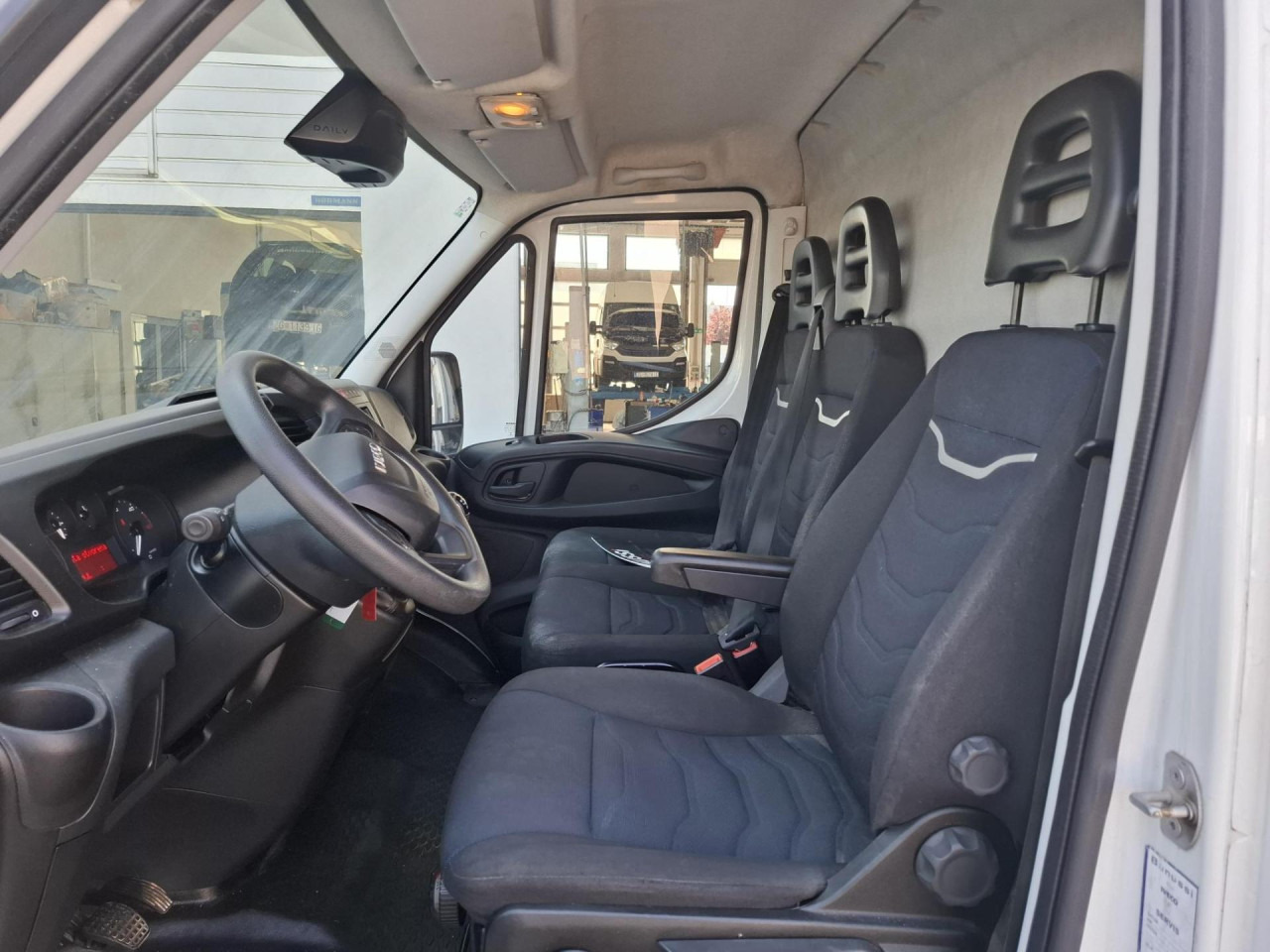 리스 IVECO Daily 35C16V IVECO Daily 35C16V : 사진 6