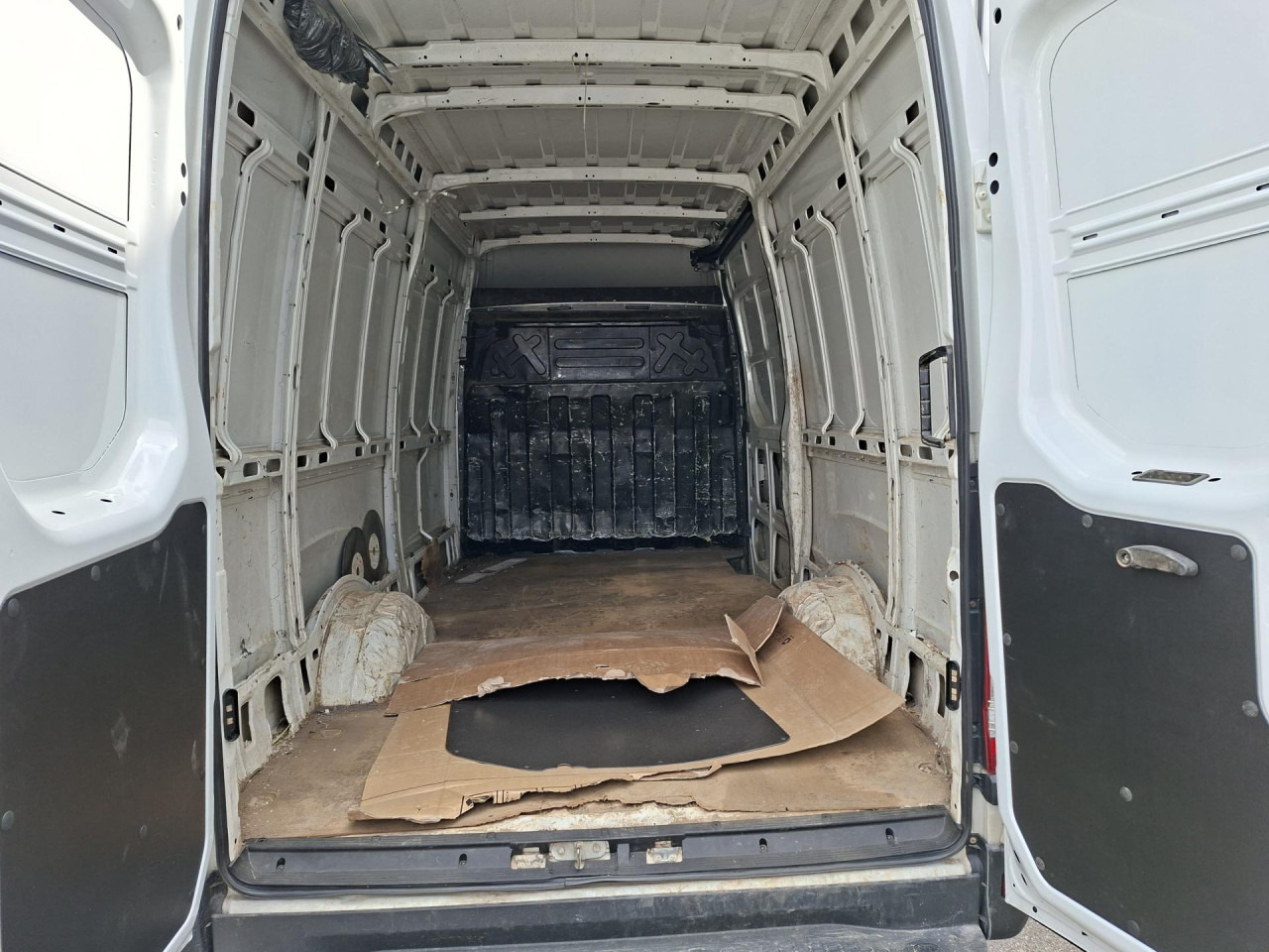 IVECO Daily 35S13V - 승합차 : 사진 5 IVECO Daily 35S13V - 승합차 : 사진 5
