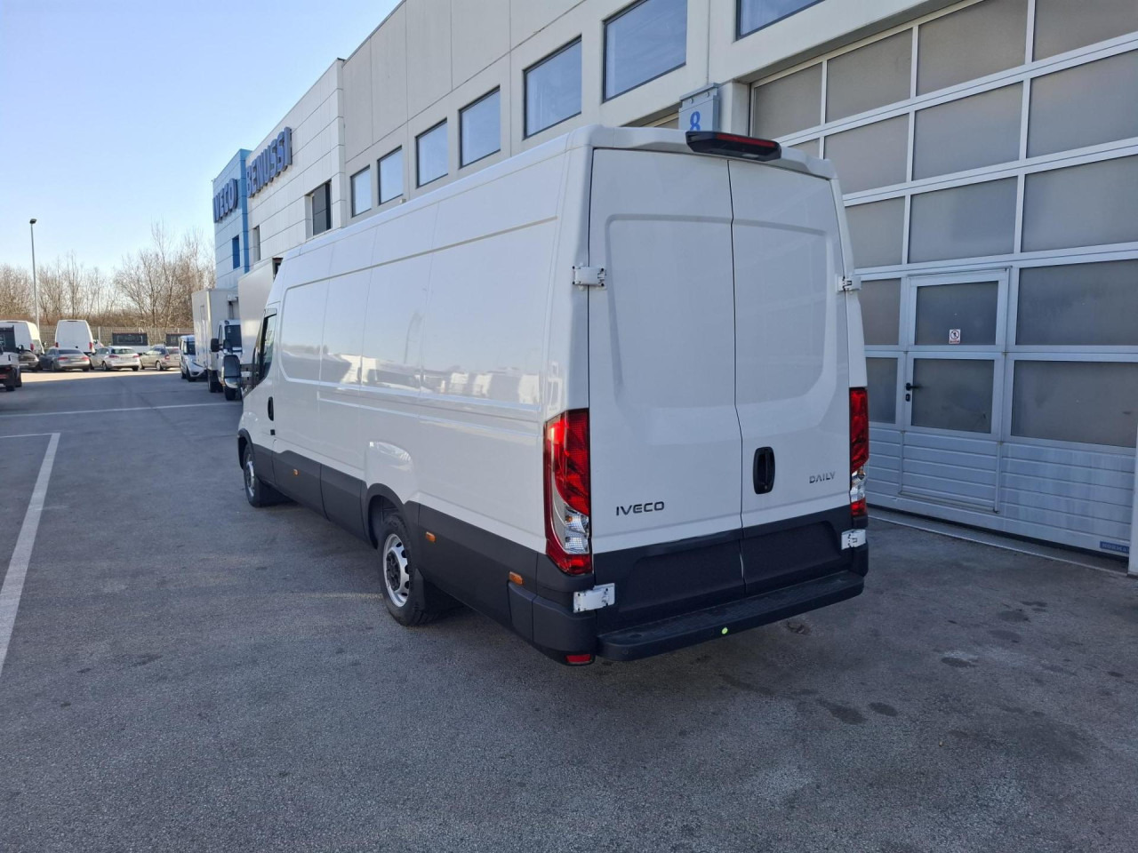 IVECO Daily 35S14V - 승합차 : 사진 3 IVECO Daily 35S14V - 승합차 : 사진 3