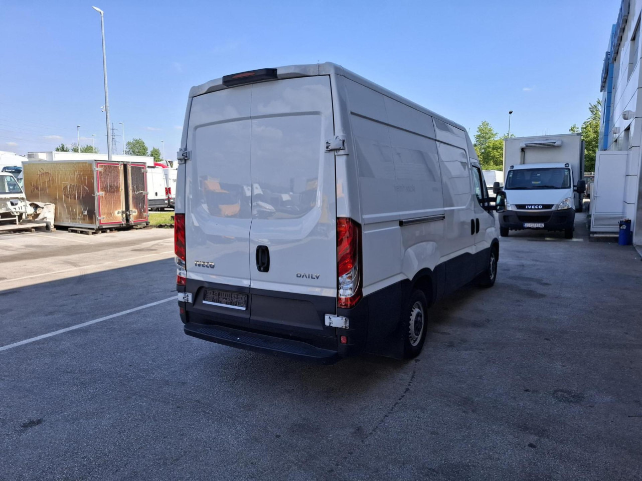 IVECO Daily 35S14V - 승합차 : 사진 4 IVECO Daily 35S14V - 승합차 : 사진 4