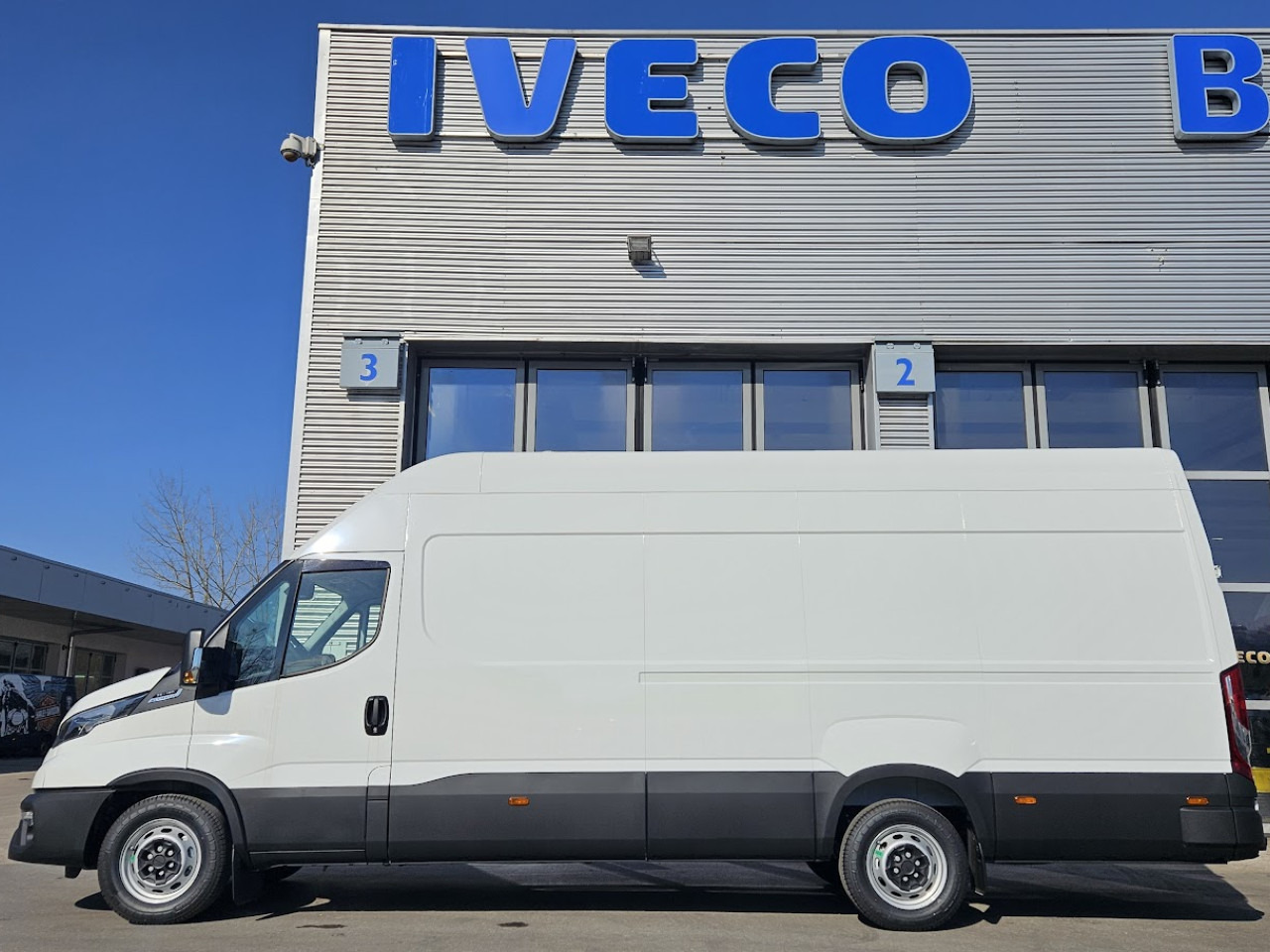 IVECO Daily 35S18H A8 - 승합차 : 사진 2 IVECO Daily 35S18H A8 - 승합차 : 사진 2