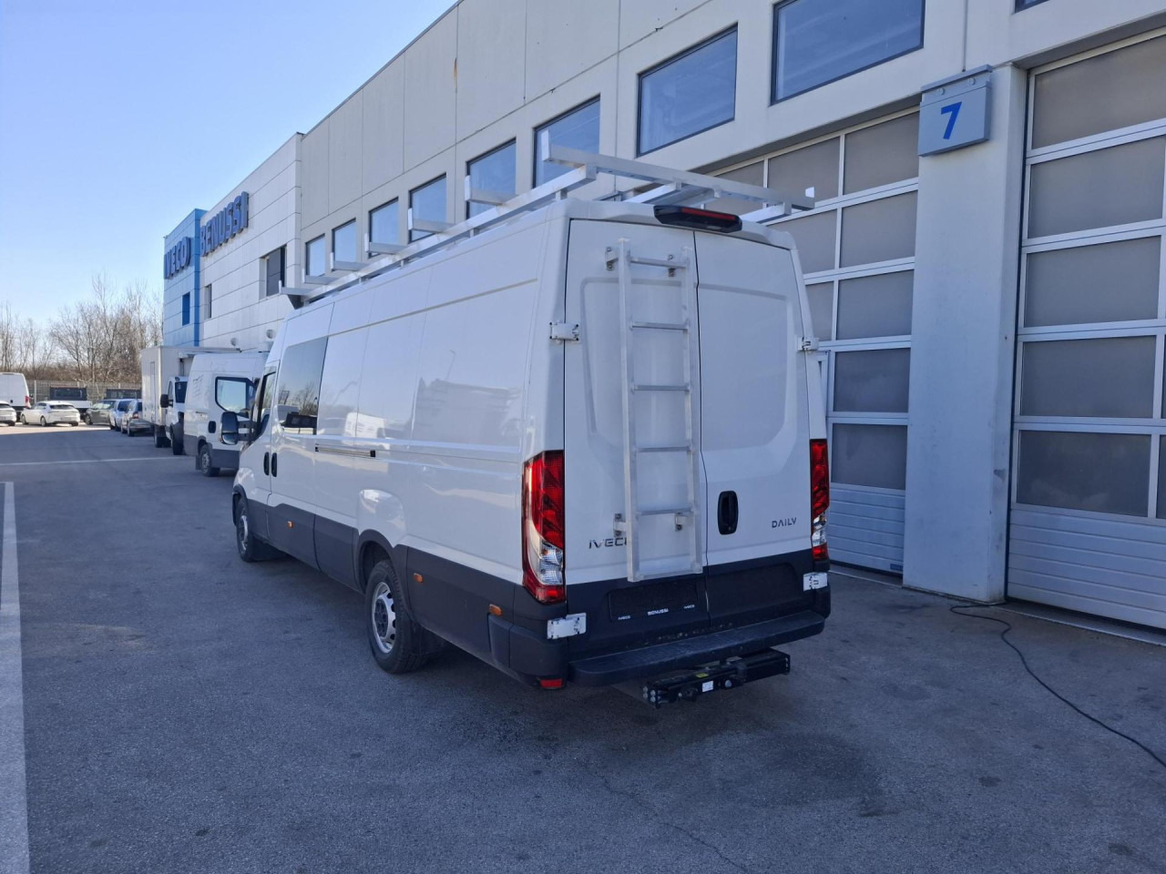 IVECO Daily 35S18H CRV - 승합차, 콤비 밴 : 사진 3 IVECO Daily 35S18H CRV - 승합차, 콤비 밴 : 사진 3