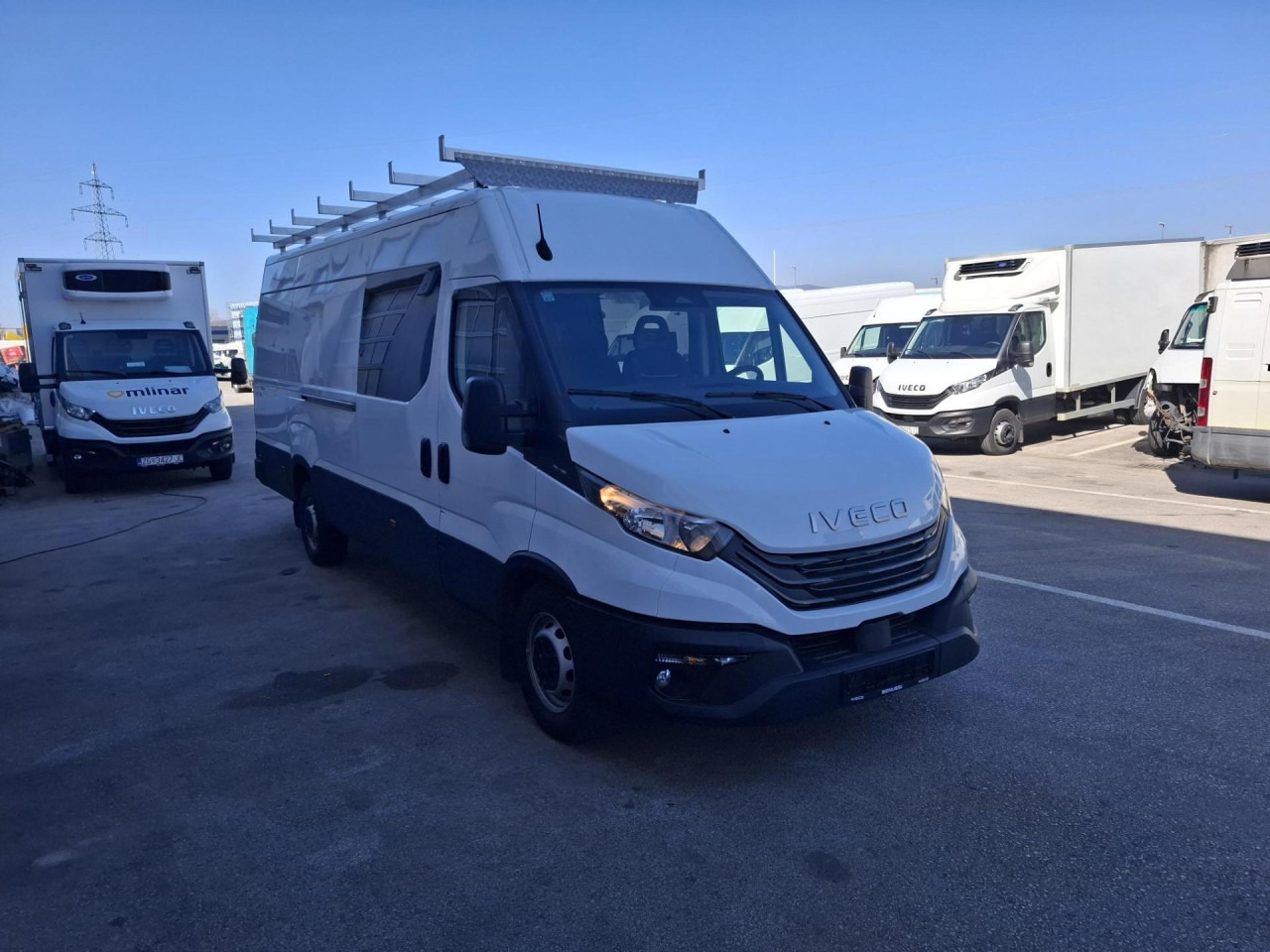 IVECO Daily 35S18H CRV - 승합차, 콤비 밴 : 사진 2 IVECO Daily 35S18H CRV - 승합차, 콤비 밴 : 사진 2