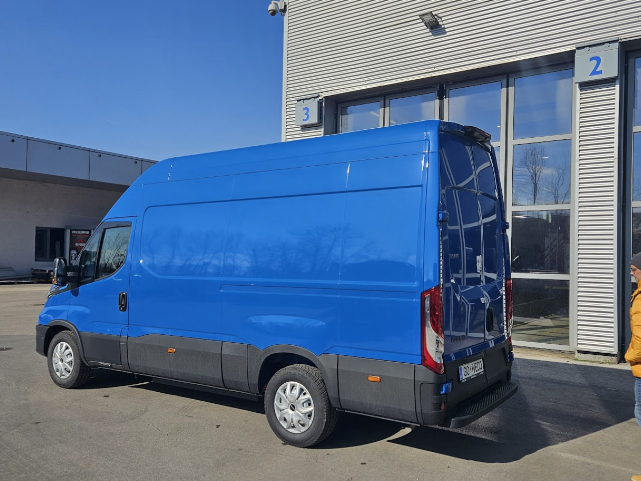 IVECO Daily ELEKTRIČNI 35 C 18H - 승합차, 전기 밴 : 사진 2 IVECO Daily ELEKTRIČNI 35 C 18H - 승합차, 전기 밴 : 사진 2