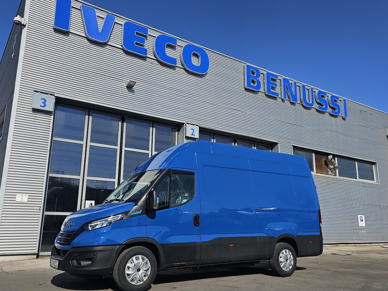 IVECO Daily ELEKTRIČNI 35 C 18H - 승합차, 전기 밴 : 사진 1 IVECO Daily ELEKTRIČNI 35 C 18H - 승합차, 전기 밴 : 사진 1