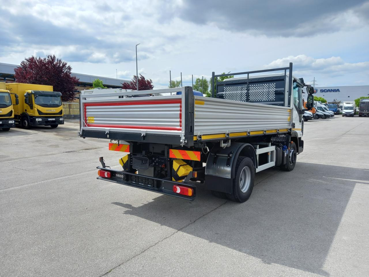 IVECO Eurocargo ML120EL25 - 덤프트럭 : 사진 4 IVECO Eurocargo ML120EL25 - 덤프트럭 : 사진 4