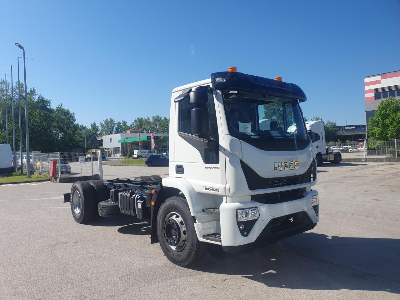 IVECO Eurocargo ML180E32/P - 캡 새시 트럭 : 사진 2 IVECO Eurocargo ML180E32/P - 캡 새시 트럭 : 사진 2