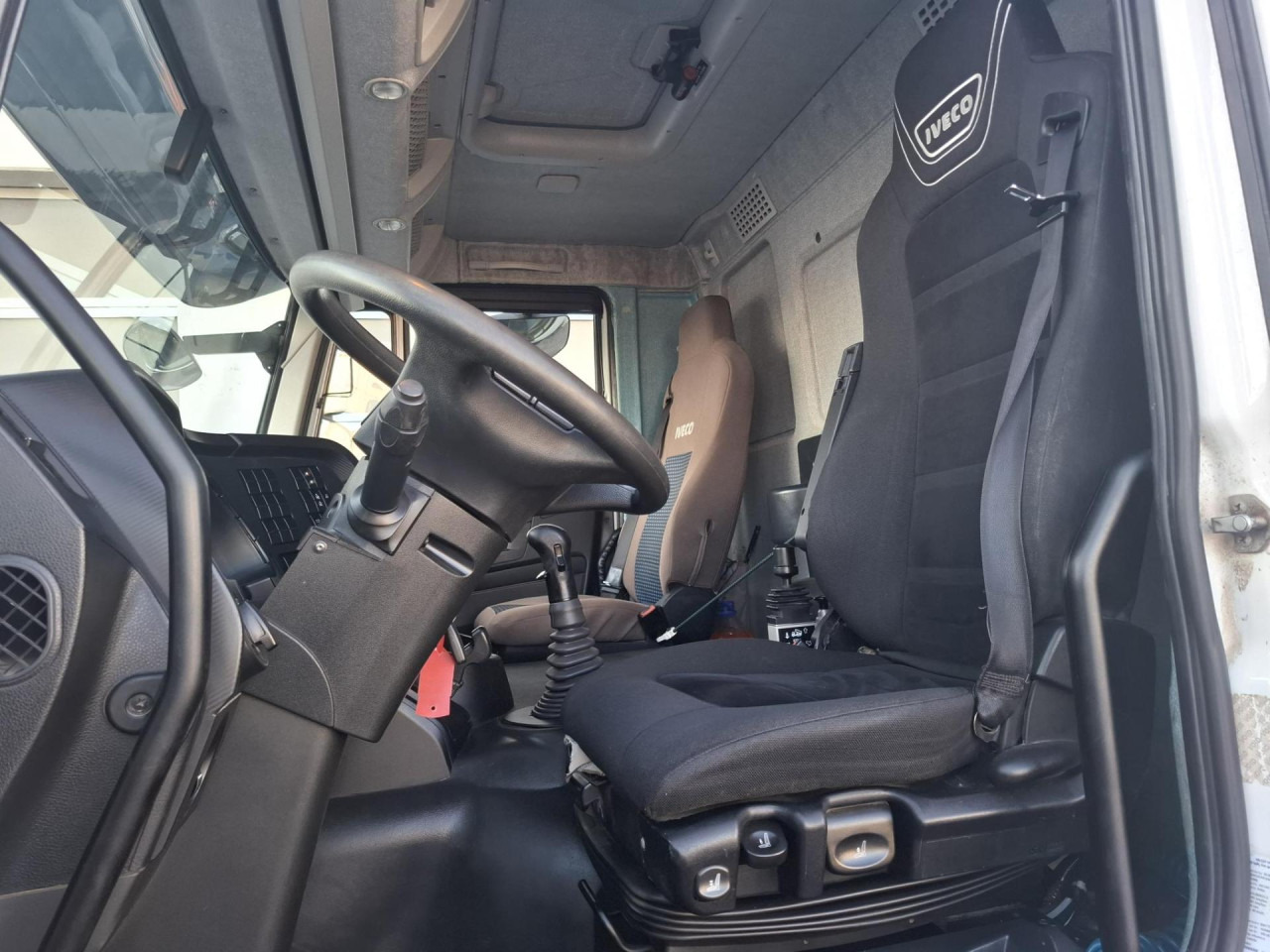 IVECO Trakker AD410T50 - 덤프트럭 : 사진 2 IVECO Trakker AD410T50 - 덤프트럭 : 사진 2