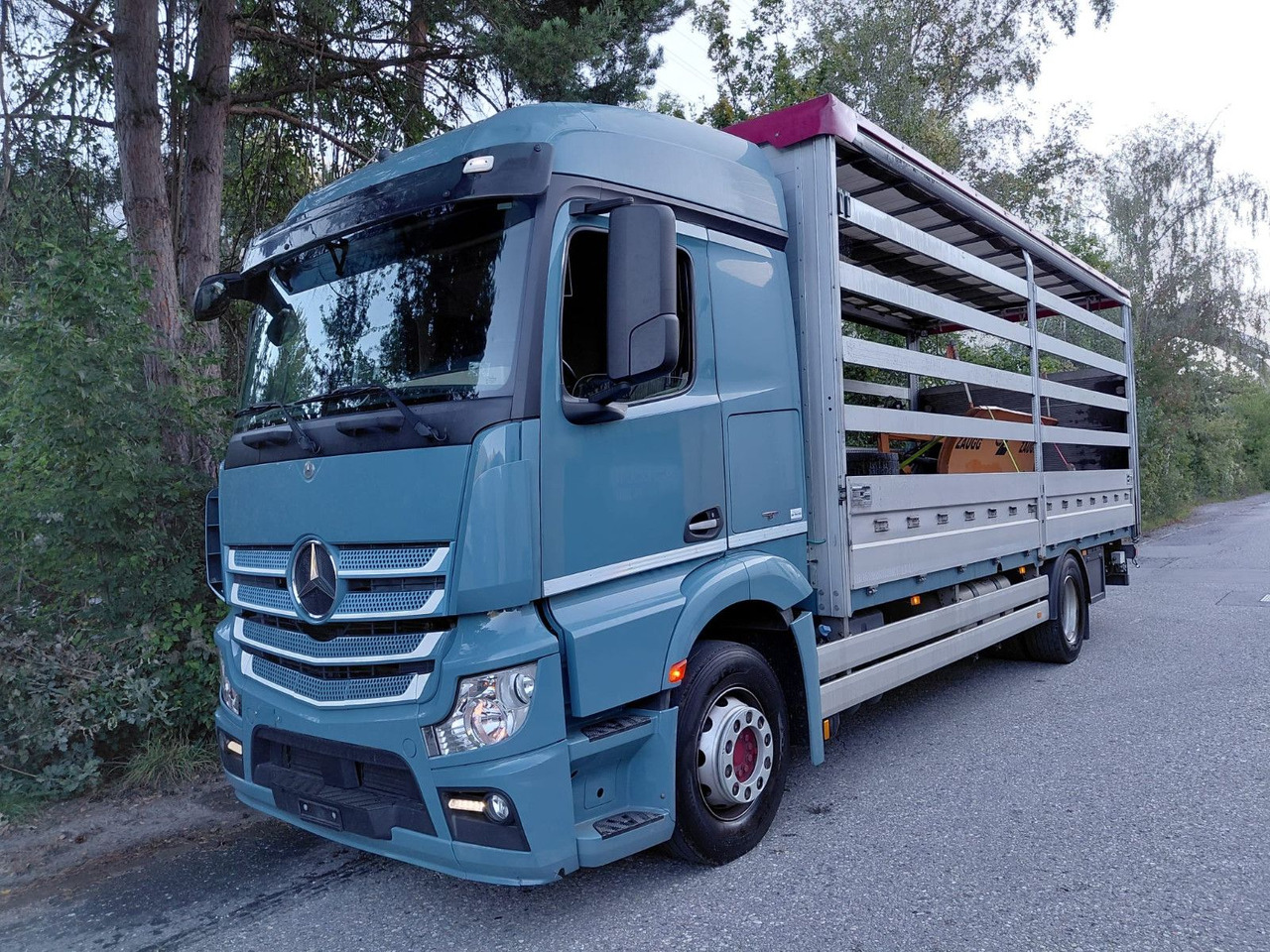 Mercedes-Benz Actros 1836 4x2, E6, Ladebordwand, Fahrschule - 커튼사이더 트럭 : 사진 1 Mercedes-Benz Actros 1836 4x2, E6, Ladebordwand, Fahrschule - 커튼사이더 트럭 : 사진 1