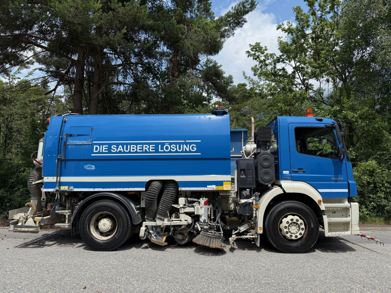 Mercedes-Benz Axor 1829 4x2, E5, EPS, RHD, Faun Kehrmaschine - 거리 청소 차량 : 사진 5 Mercedes-Benz Axor 1829 4x2, E5, EPS, RHD, Faun Kehrmaschine - 거리 청소 차량 : 사진 5