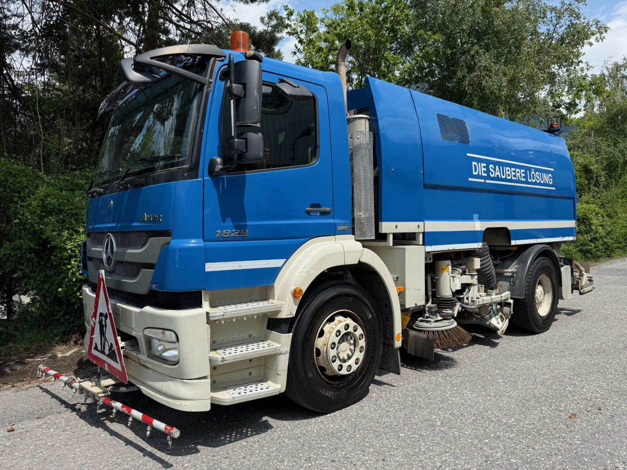 Mercedes-Benz Axor 1829 4x2, E5, EPS, RHD, Faun Kehrmaschine - 거리 청소 차량 : 사진 2 Mercedes-Benz Axor 1829 4x2, E5, EPS, RHD, Faun Kehrmaschine - 거리 청소 차량 : 사진 2