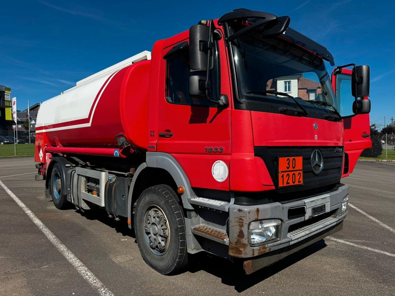 Mercedes-Benz Axor 1833, ADR, E4, 2 Kammern 1. 5000L 2. 7000L - 유조트럭 : 사진 1 Mercedes-Benz Axor 1833, ADR, E4, 2 Kammern 1. 5000L 2. 7000L - 유조트럭 : 사진 1