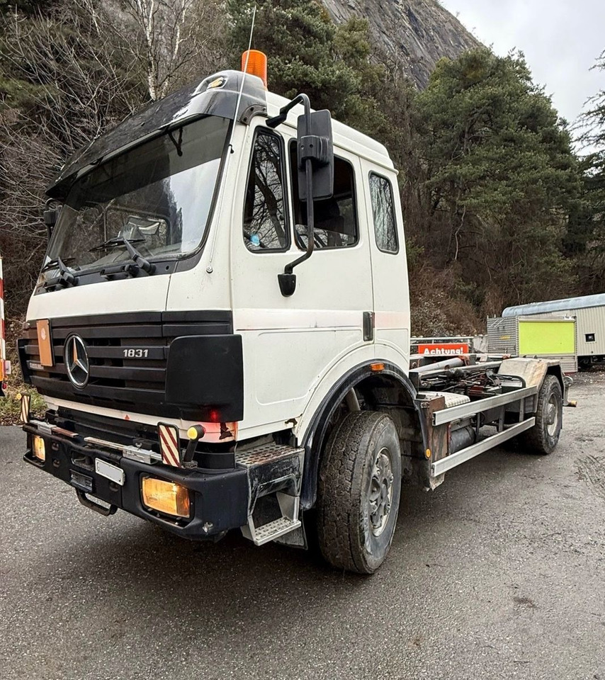 Mercedes-Benz SK 1831 K 4x2, Abroll - 후크 리프트 트럭 : 사진 1 Mercedes-Benz SK 1831 K 4x2, Abroll - 후크 리프트 트럭 : 사진 1
