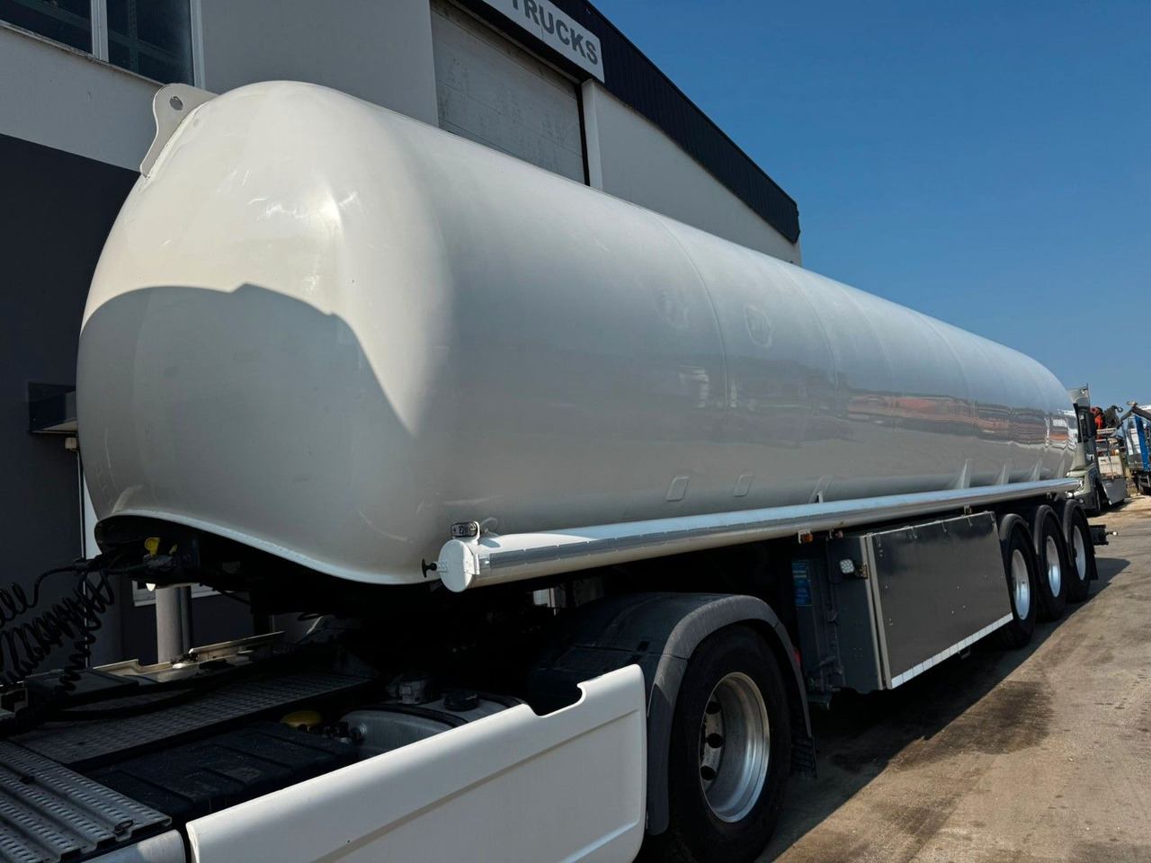 Schrader Treibstoff Diesel/Benzin, 4 Kammern, Sening - 유조 세미 트레일러 : 사진 1 Schrader Treibstoff Diesel/Benzin, 4 Kammern, Sening - 유조 세미 트레일러 : 사진 1