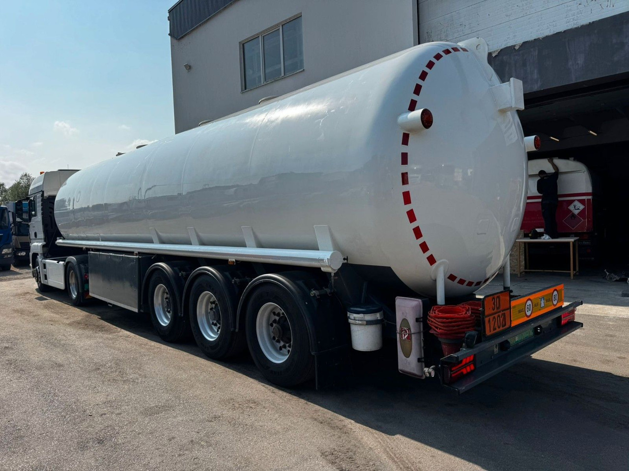 Schrader Treibstoff Diesel/Benzin, 4 Kammern, Sening - 유조 세미 트레일러 : 사진 4 Schrader Treibstoff Diesel/Benzin, 4 Kammern, Sening - 유조 세미 트레일러 : 사진 4