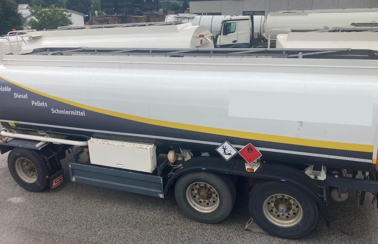 Schwarzmüller Schwingenschlögel, ADR, 3 Kammern, Fuel+Diesel - 유조 트레일러 : 사진 2 Schwarzmüller Schwingenschlögel, ADR, 3 Kammern, Fuel+Diesel - 유조 트레일러 : 사진 2