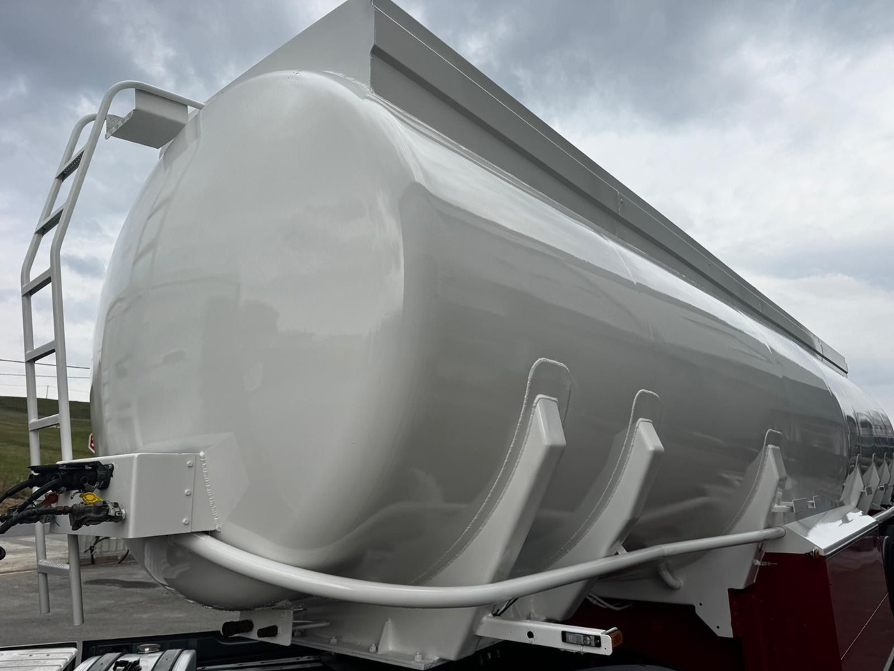 Schwarzmüller TS 3/E ADR, 6 Kammern Treibstoff Fuel - 유조 세미 트레일러 : 사진 5 Schwarzmüller TS 3/E ADR, 6 Kammern Treibstoff Fuel - 유조 세미 트레일러 : 사진 5