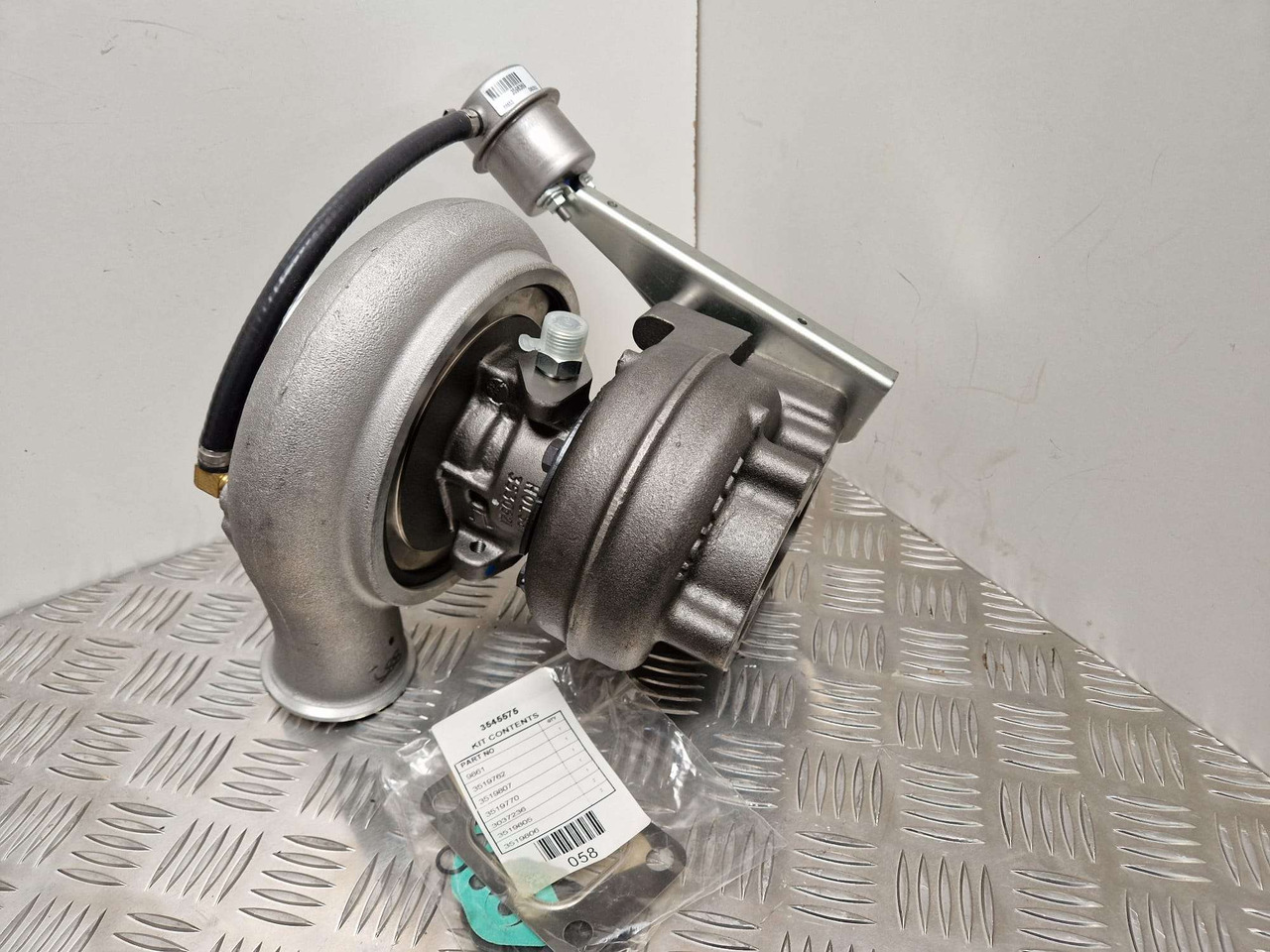Iveco Generator Turbocharger Holset 4043994 - 엔진 및 부품 건설기계 용 : 사진 3 Iveco Generator Turbocharger Holset 4043994 - 엔진 및 부품 건설기계 용 : 사진 3