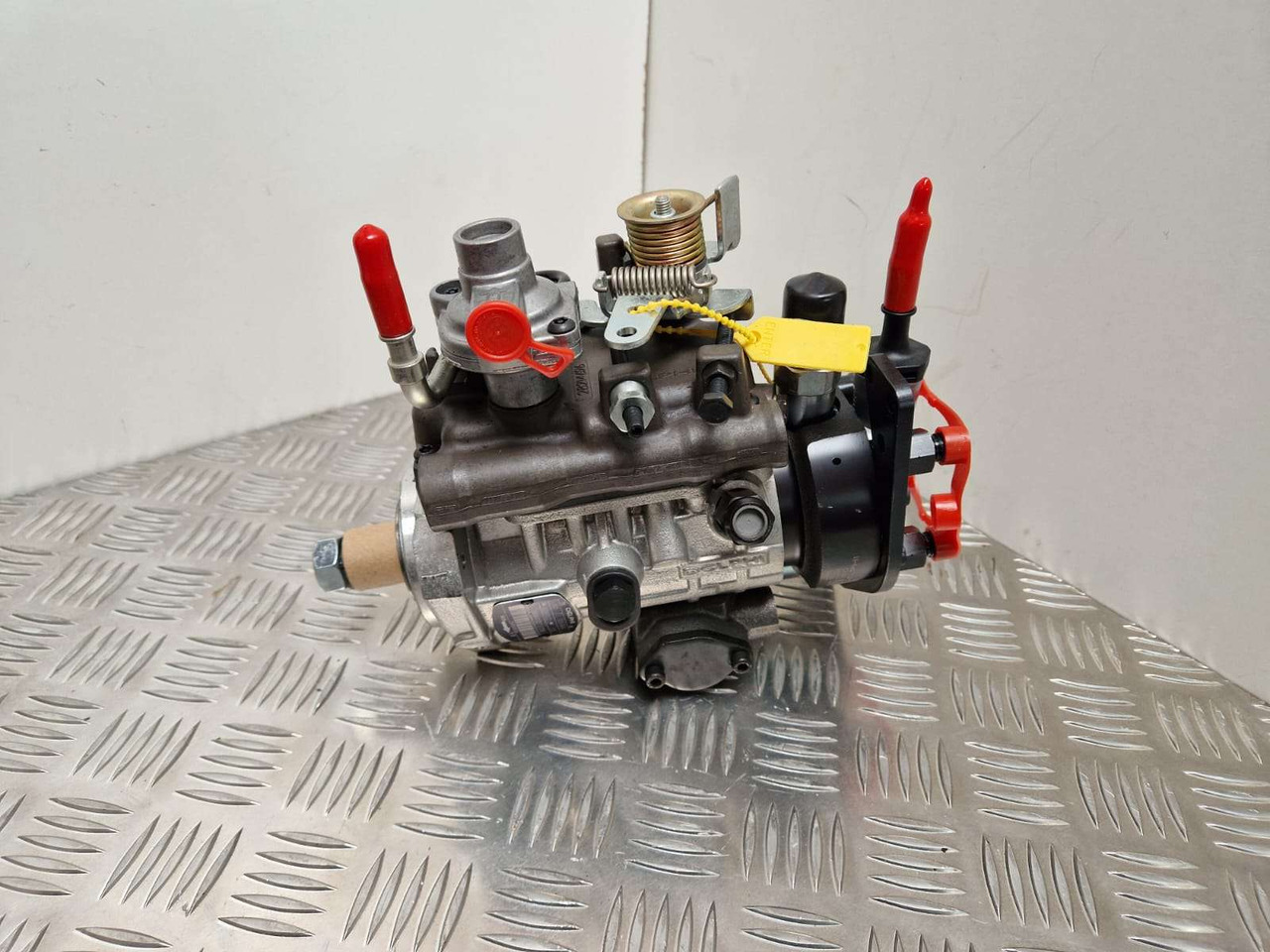 JCB Delphi injection pump 17/925300 - 엔진 및 부품 건설기계 용 : 사진 1 JCB Delphi injection pump 17/925300 - 엔진 및 부품 건설기계 용 : 사진 1