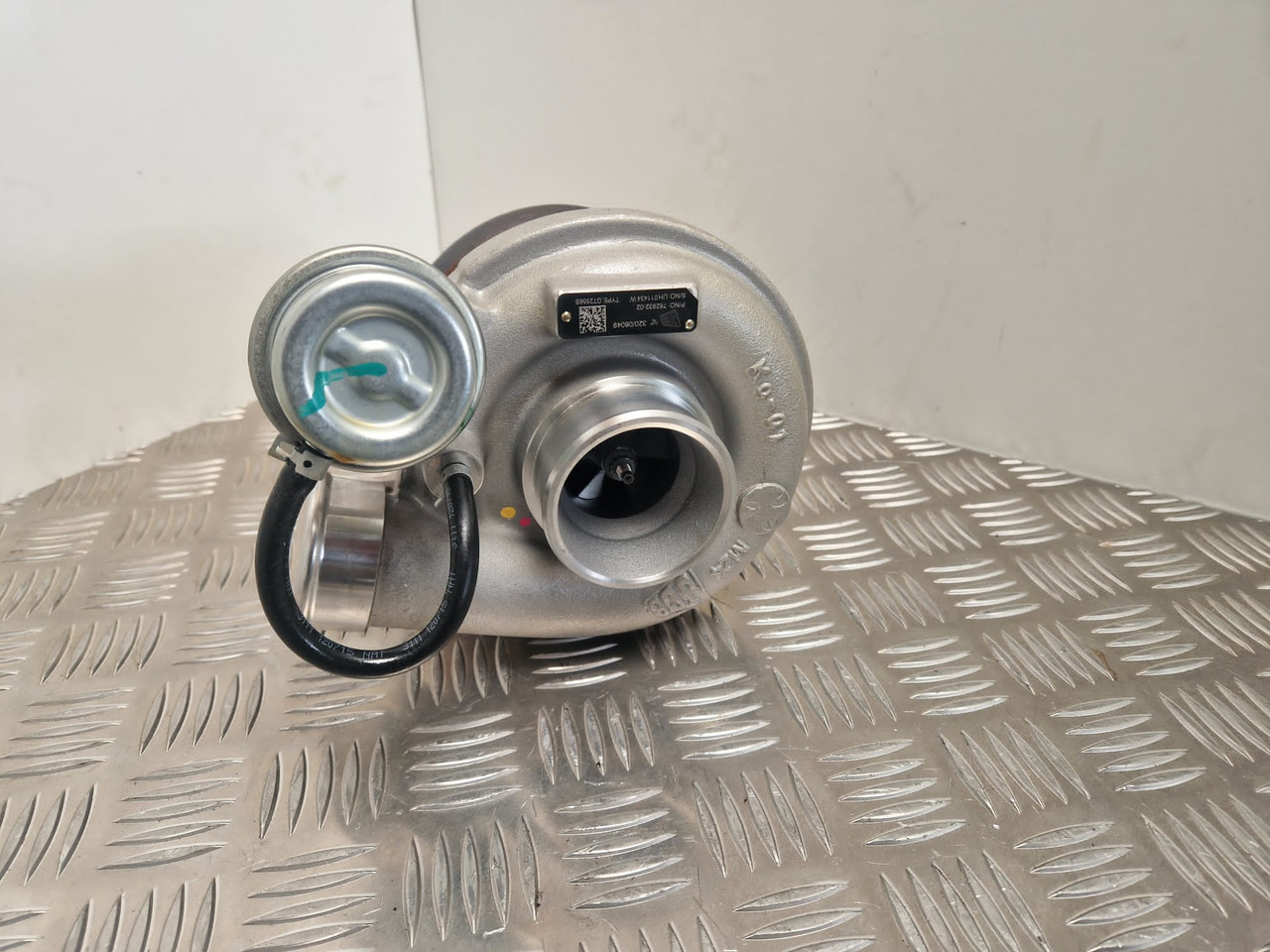 JCB turbocharger 320/06049 Garrett Turbo 762932-02 - 엔진 및 부품 건설기계 용 : 사진 2 JCB turbocharger 320/06049 Garrett Turbo 762932-02 - 엔진 및 부품 건설기계 용 : 사진 2