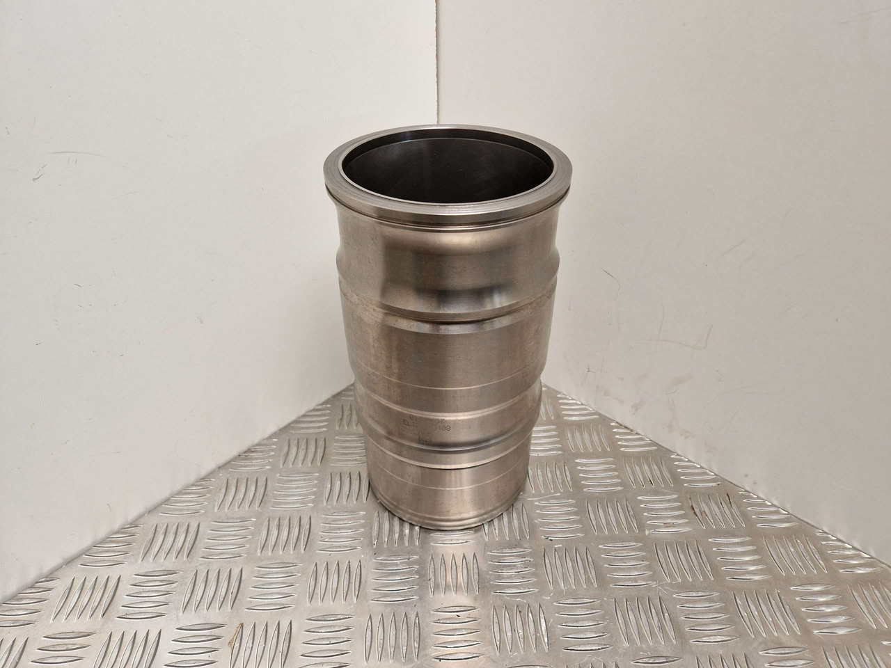 Scania 1868157 Piston Liner Set 6 127mm - 엔진 및 부품 건설기계 용 : 사진 1 Scania 1868157 Piston Liner Set 6 127mm - 엔진 및 부품 건설기계 용 : 사진 1