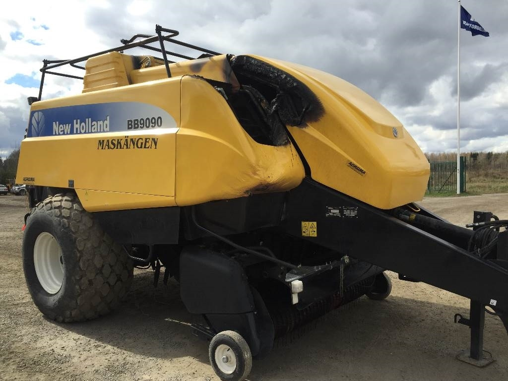 New Holland BB9090 Damaged / Skadad - 정사각 베일러 : 사진 4 New Holland BB9090 Damaged / Skadad - 정사각 베일러 : 사진 4