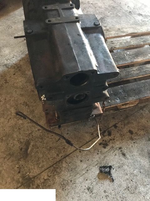 Massey Ferguson 6499 - Obudowa WOM - 변속기 장궤형 트랙터 용 : 사진 1 Massey Ferguson 6499 - Obudowa WOM - 변속기 장궤형 트랙터 용 : 사진 1