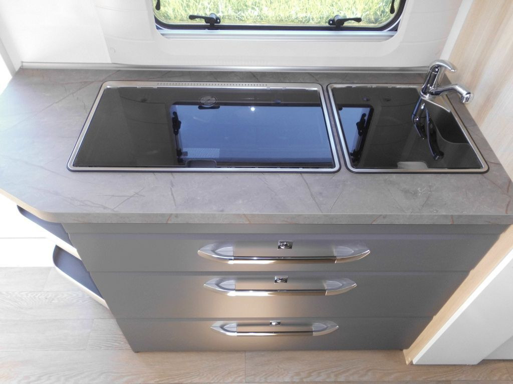 캐러밴 Hobby De Luxe 545 KMF 2025 2000kg., : 사진 7