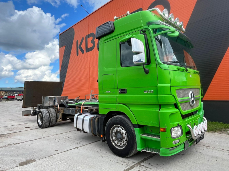 Mercedes-Benz Actros 1832 4x2 V6 ENGINE / CHASSIS L=7100 mm - 캡 새시 트럭 : 사진 4 Mercedes-Benz Actros 1832 4x2 V6 ENGINE / CHASSIS L=7100 mm - 캡 새시 트럭 : 사진 4