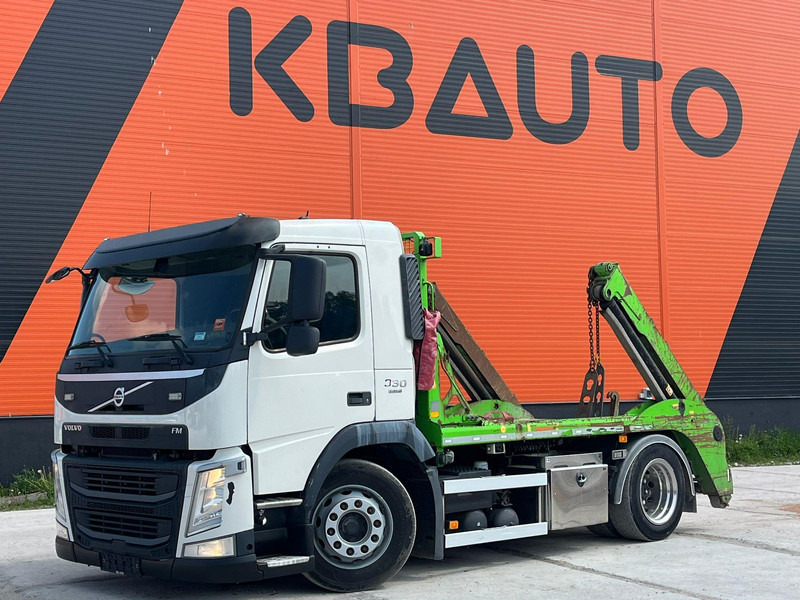 Volvo FM 330 4x2 JOAB TL 8 AO C - 스킵 로더 트럭 : 사진 1 Volvo FM 330 4x2 JOAB TL 8 AO C - 스킵 로더 트럭 : 사진 1
