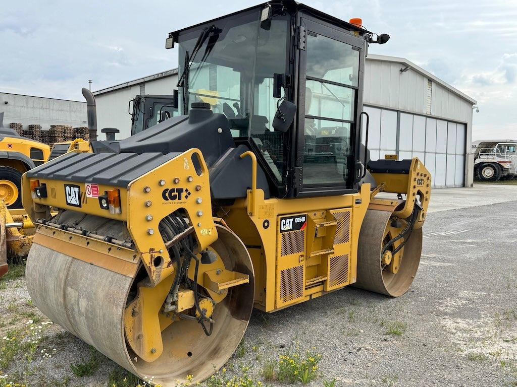 Caterpillar CD54B - 로드 롤러 : 사진 2 Caterpillar CD54B - 로드 롤러 : 사진 2