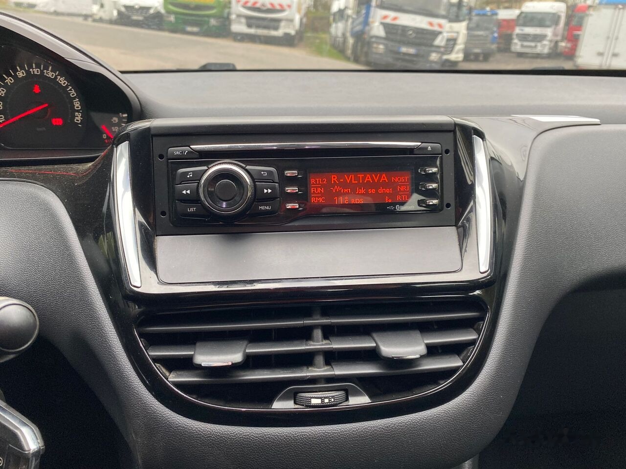 해치백 Peugeot 208 : 사진 12