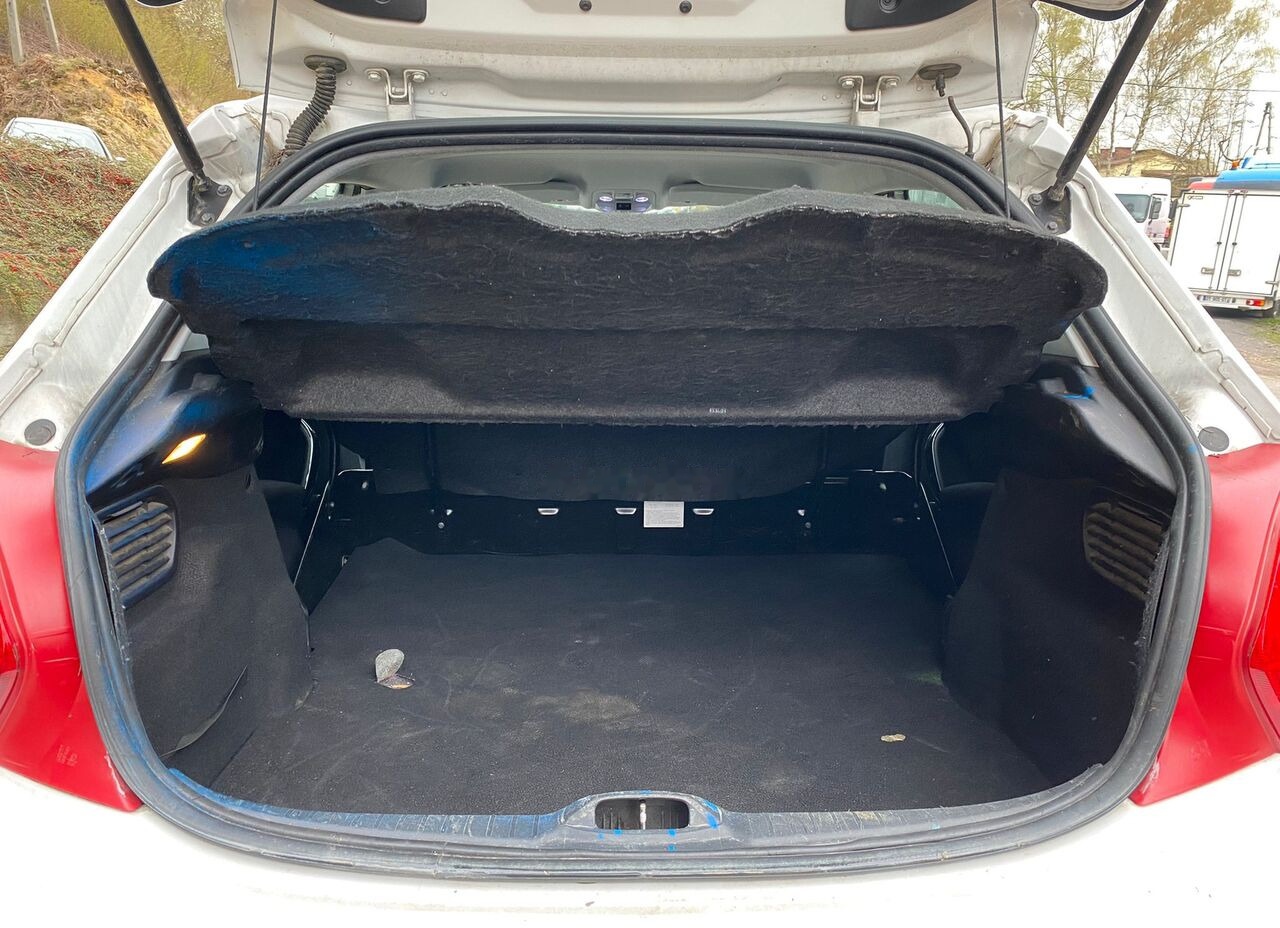 해치백 Peugeot 208 : 사진 19