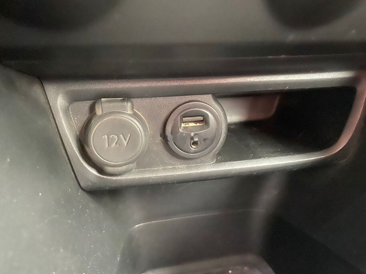 해치백 Peugeot 208 : 사진 14