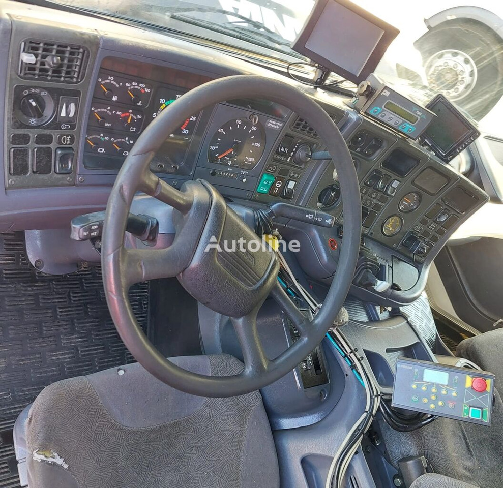 리스 Scania 94D 300 Scania 94D 300 : 사진 17