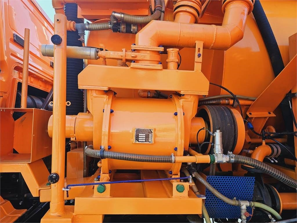 MAN SUPER 2000 4x2 WUKO RECYKLING for collecting liqui - 진공 흡입 트럭 : 사진 3 MAN SUPER 2000 4x2 WUKO RECYKLING for collecting liqui - 진공 흡입 트럭 : 사진 3