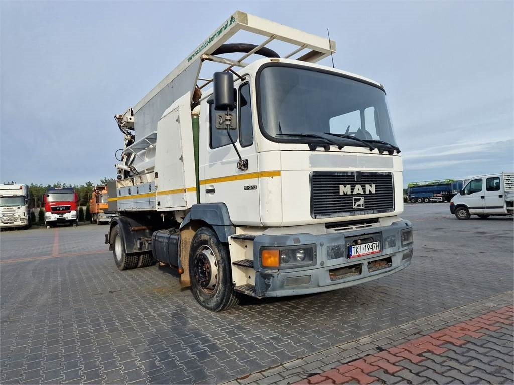 MAN WUKO MORO KOMBI FOR CHANNEL CLEANING - 진공 흡입 트럭 : 사진 2 MAN WUKO MORO KOMBI FOR CHANNEL CLEANING - 진공 흡입 트럭 : 사진 2