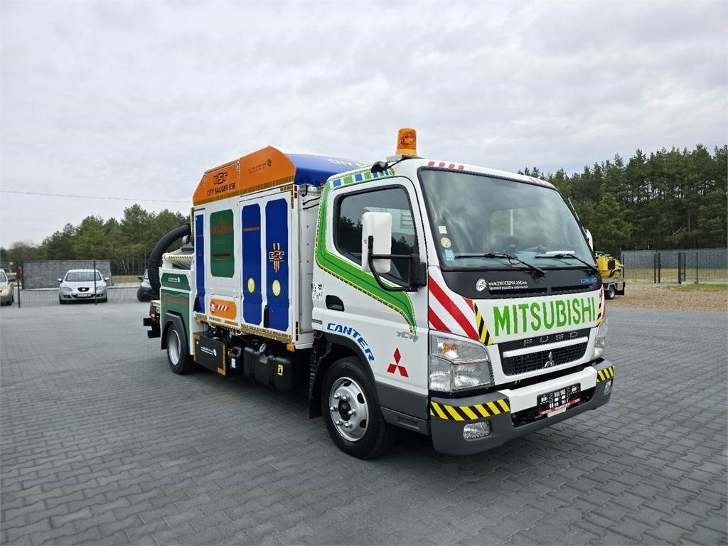 Mitsubishi CANTER odkurzacz koparka ssąca Saugbagger CITY SAU - 진공 흡입 트럭 : 사진 2 Mitsubishi CANTER odkurzacz koparka ssąca Saugbagger CITY SAU - 진공 흡입 트럭 : 사진 2