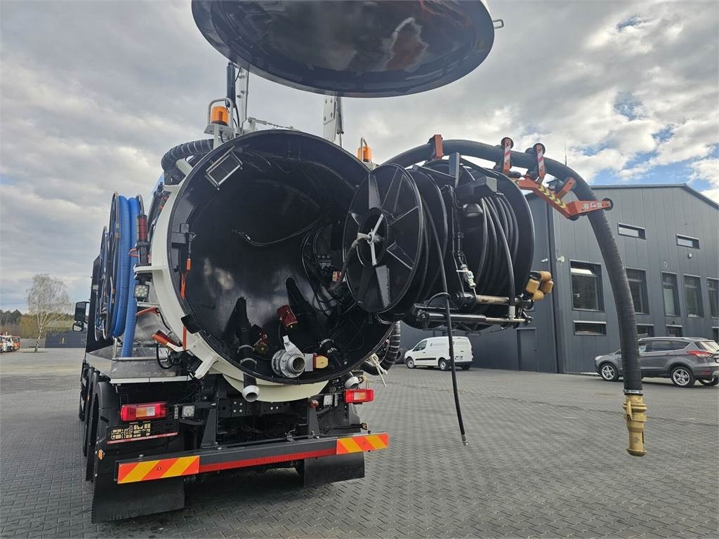 Volvo WUKO ADR ROLBA FOR CLEANING CHANNELS COMBI - 진공 흡입 트럭 : 사진 4 Volvo WUKO ADR ROLBA FOR CLEANING CHANNELS COMBI - 진공 흡입 트럭 : 사진 4