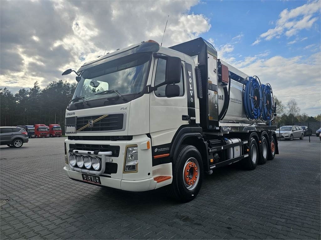 Volvo WUKO ADR ROLBA FOR CLEANING CHANNELS COMBI - 진공 흡입 트럭 : 사진 4 Volvo WUKO ADR ROLBA FOR CLEANING CHANNELS COMBI - 진공 흡입 트럭 : 사진 4