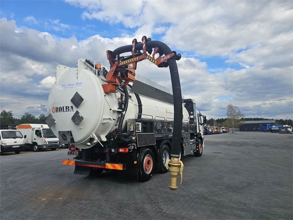 Volvo WUKO ADR ROLBA FOR CLEANING CHANNELS COMBI - 진공 흡입 트럭 : 사진 2 Volvo WUKO ADR ROLBA FOR CLEANING CHANNELS COMBI - 진공 흡입 트럭 : 사진 2