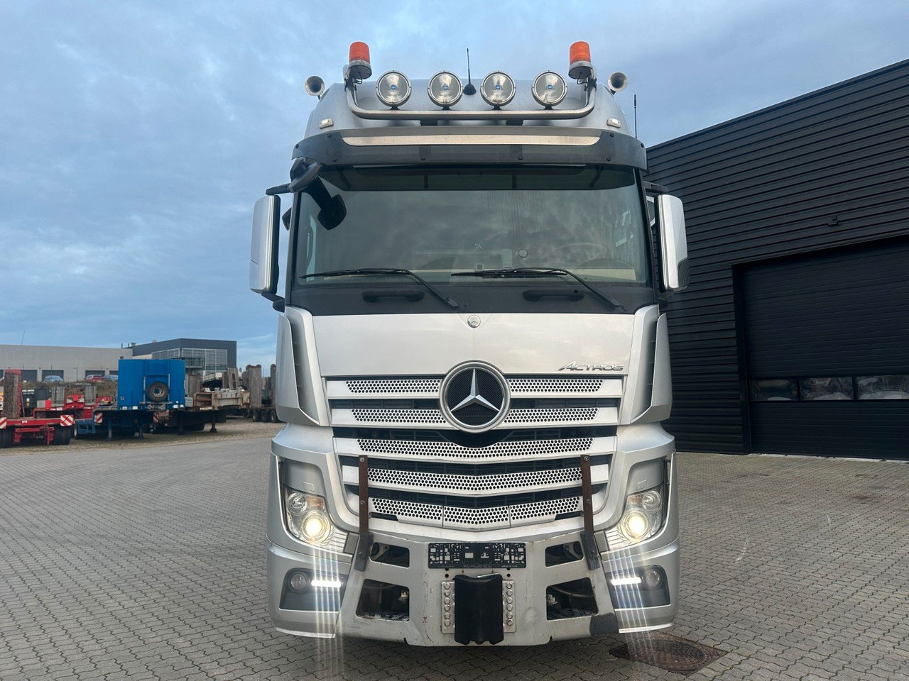Mercedes-Benz Actros 4163 WSK 8x4 250 to. Push/Pull Schwerlast - 트랙터 유닛 : 사진 2 Mercedes-Benz Actros 4163 WSK 8x4 250 to. Push/Pull Schwerlast - 트랙터 유닛 : 사진 2