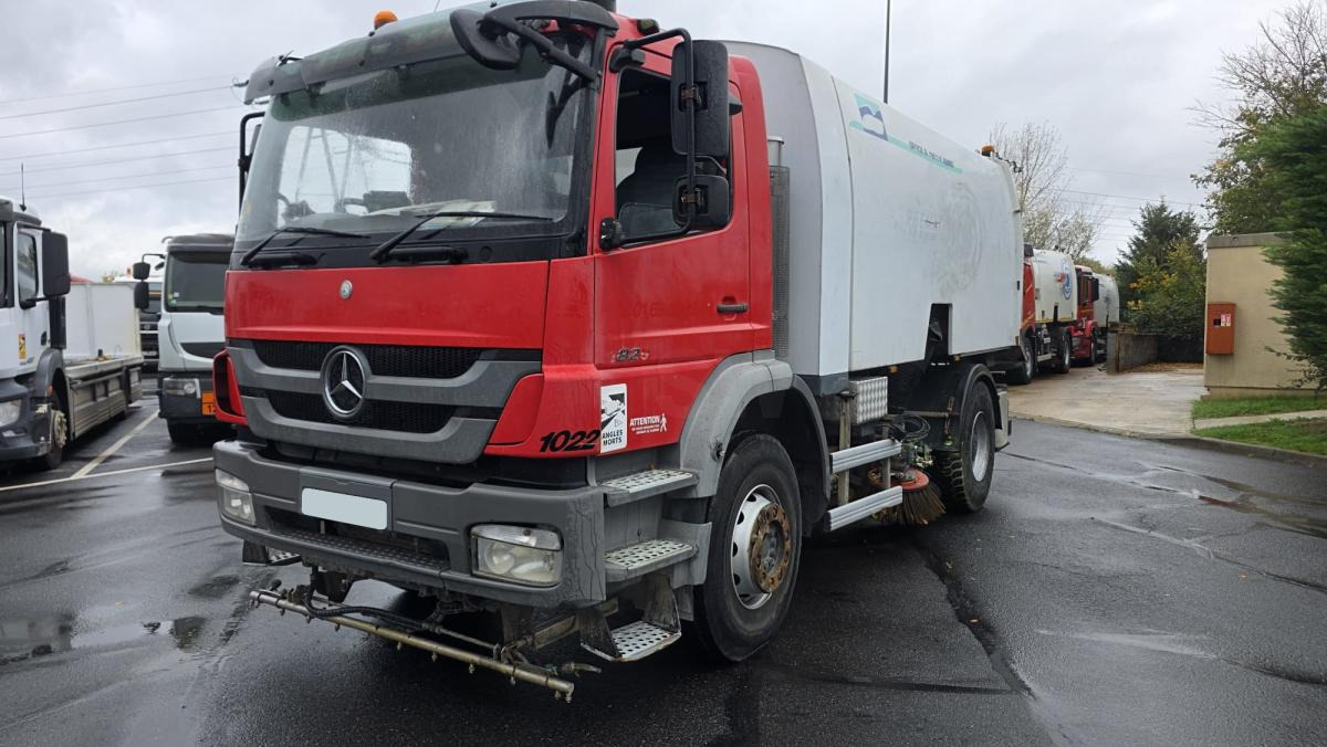 Mercedes Axor 1829 KO - 거리 청소 차량 : 사진 1 Mercedes Axor 1829 KO - 거리 청소 차량 : 사진 1