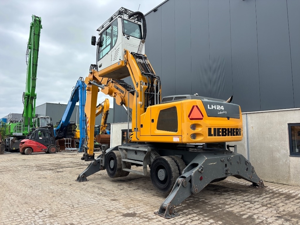 Liebherr LH 24 - LH 22 / LH 26 - 폐기물/ 산업 처리기 : 사진 3 Liebherr LH 24 - LH 22 / LH 26 - 폐기물/ 산업 처리기 : 사진 3