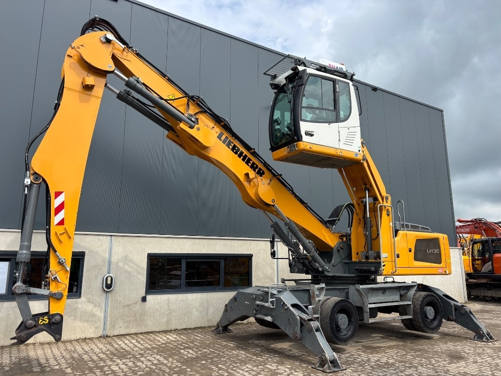 Liebherr LH 30 M - LH 35 M - LH 26 M - 폐기물/ 산업 처리기 : 사진 1 Liebherr LH 30 M - LH 35 M - LH 26 M - 폐기물/ 산업 처리기 : 사진 1