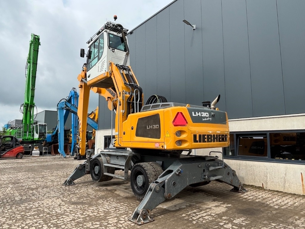 Liebherr LH 30 M - LH 35 M - LH 26 M - 폐기물/ 산업 처리기 : 사진 3 Liebherr LH 30 M - LH 35 M - LH 26 M - 폐기물/ 산업 처리기 : 사진 3