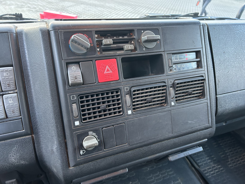 Iveco EuroCargo 80E15 / Double Cab / Manual / 427 dkm / Blad - Blad / Box Truck - 박스 트럭 : 사진 5 Iveco EuroCargo 80E15 / Double Cab / Manual / 427 dkm / Blad - Blad / Box Truck - 박스 트럭 : 사진 5