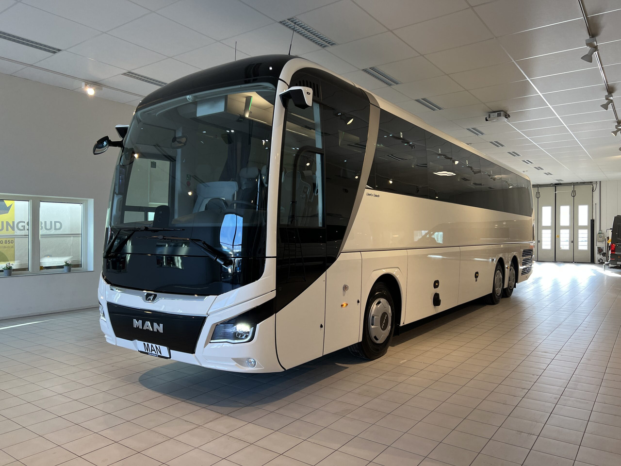 MAN Lions Coach R08 Euro 6E (Dark Edition) - 대형 버스 : 사진 3 MAN Lions Coach R08 Euro 6E (Dark Edition) - 대형 버스 : 사진 3