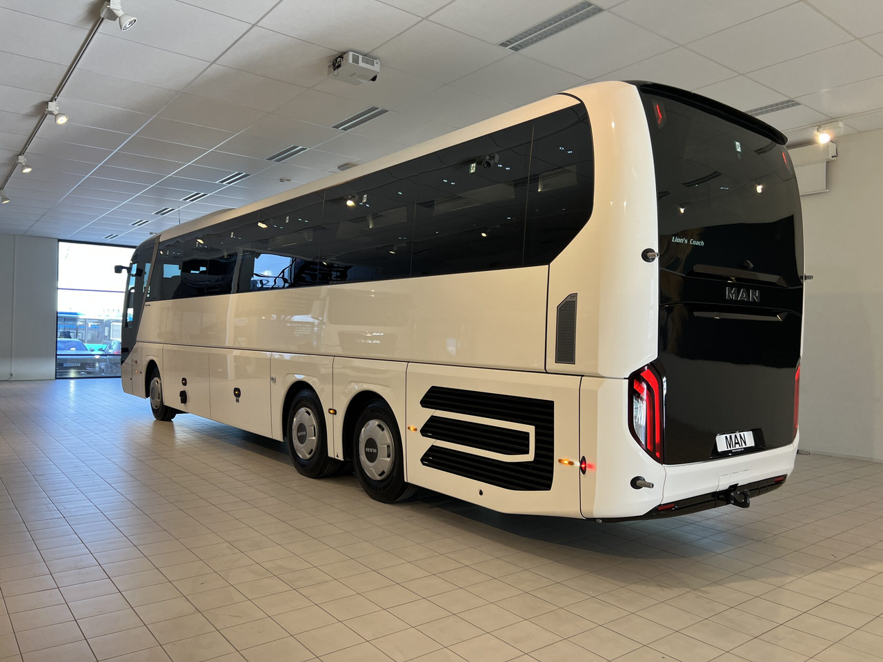 MAN Lions Coach R08 Euro 6E (Dark Edition) - 대형 버스 : 사진 5 MAN Lions Coach R08 Euro 6E (Dark Edition) - 대형 버스 : 사진 5