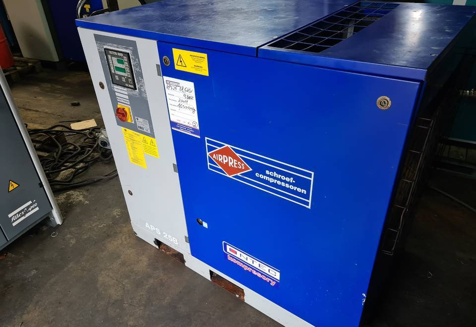 Kompresor śrubowy AIRPRESS APS 25, 18,5 kw, (2) - 공기 압축기 : 사진 2 Kompresor śrubowy AIRPRESS APS 25, 18,5 kw, (2) - 공기 압축기 : 사진 2